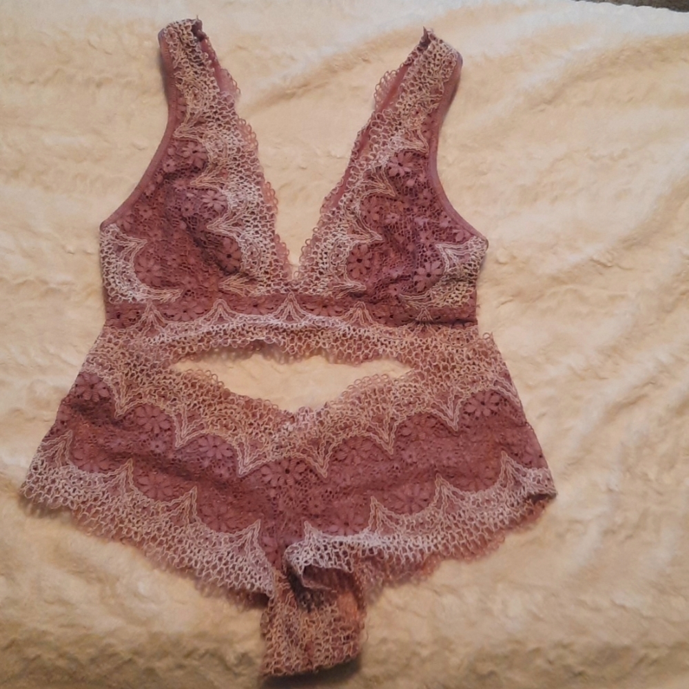 Victoria secret 2 piece bottoms lg top medium